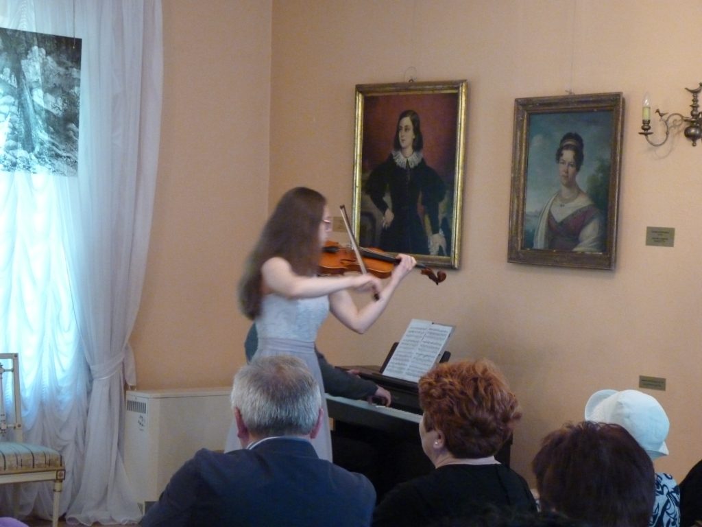 Skrzypaczka Aleksandra Tyrek - koncert w Złotopotockim Muzeum
