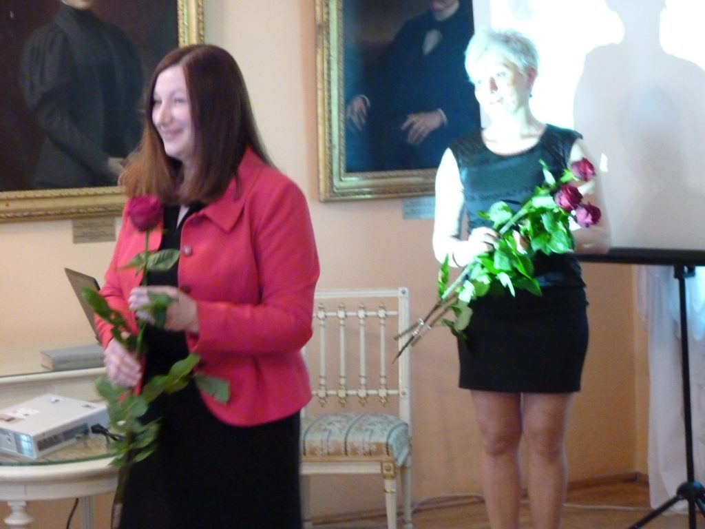 Justyna Siemion dziękuje za przybycie na obchody IX Złlotopotockiej Nocy Muzealnej