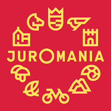 Logo Juromania w czewnonym kwadracie żółte znaki graficzne i napis JUROMANIA